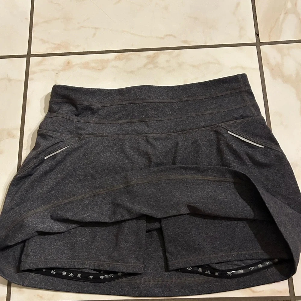 Athleta Women's Gray Skorts